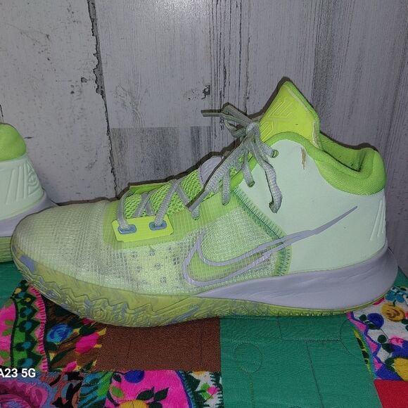 Nike Kyrie Flytrap 4 Barely Volt Men's 11.5 CT2972-700 - Picture 7 of 13
